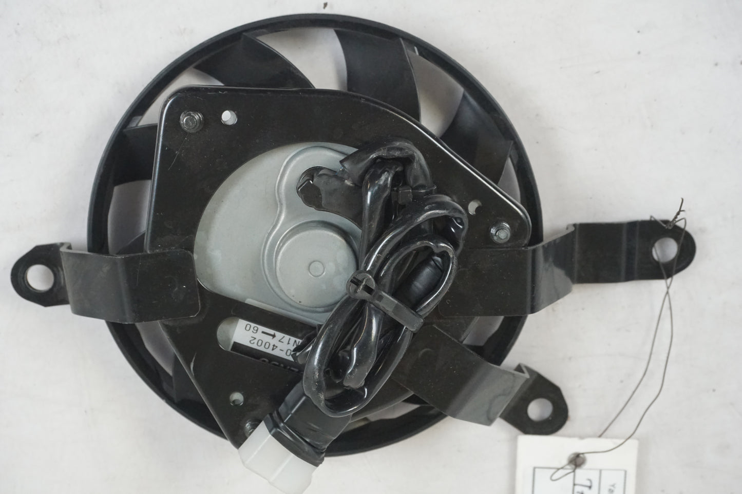 Baksidan pÄ VattenkylflÀkt frÄn en Yamaha FZ-8 -2011 motorcykel.