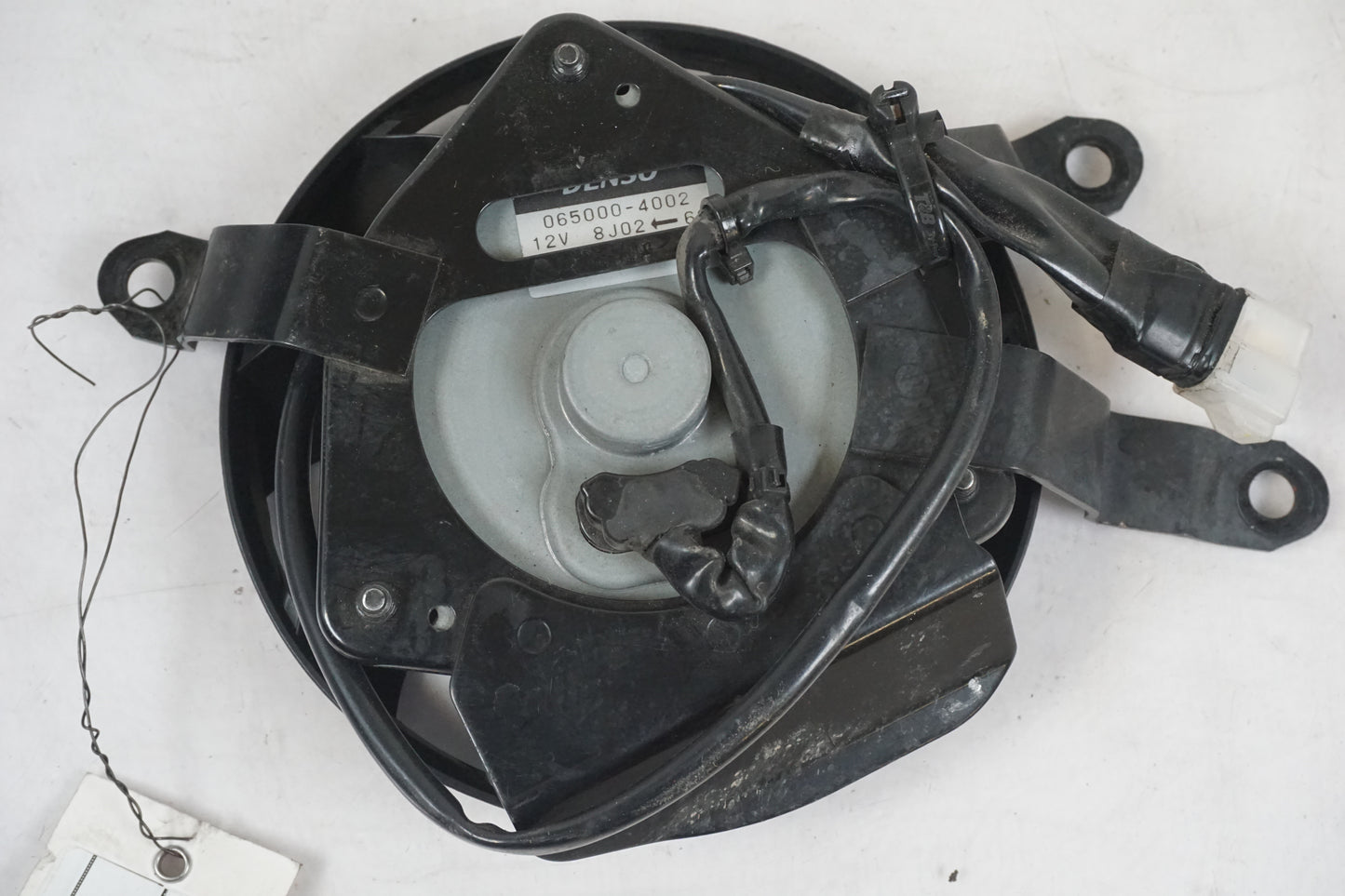 Baksidan på Vattenkylfläkt från en Yamaha FZ1-SA -2008 motorcykel.