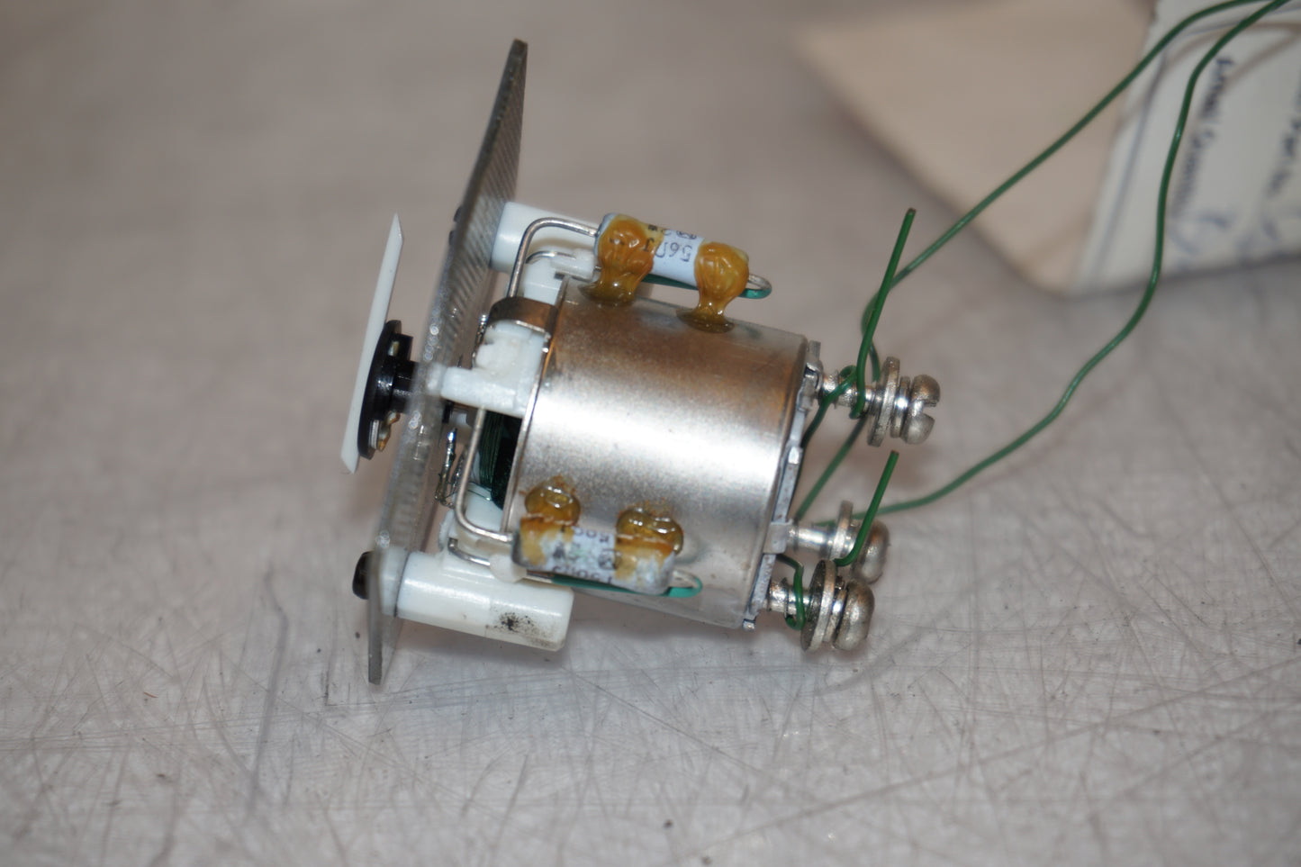 Vänster sida på Bensinmätare från en Suzuki GSX 750 -1998 motorcykel.