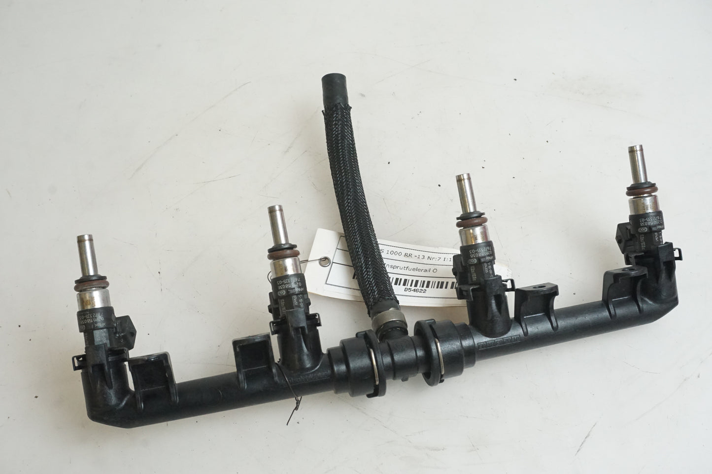 Baksidan pÄ Fuel Rail frÄn en BMW S 1000 RR -2013 motorcykel.