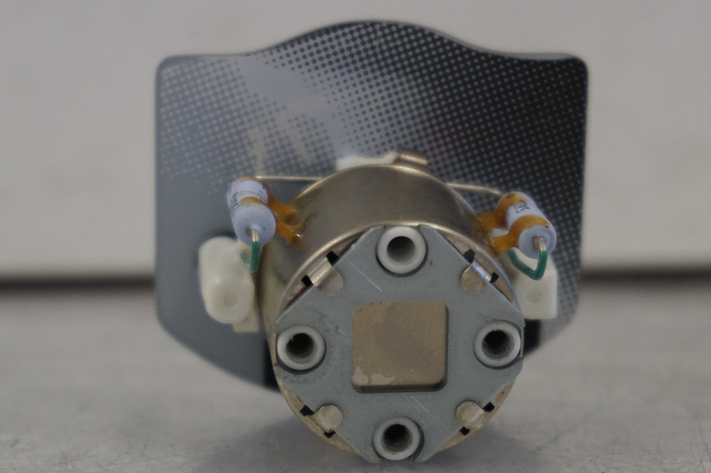 Snett nerifrån på Bensinmätare från en Suzuki GSX 750 -2001 motorcykel.