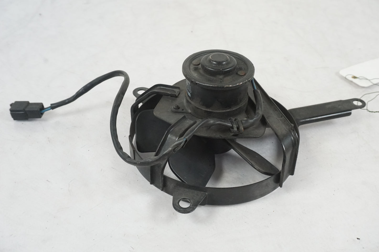 Höger sida på Vattenkylfläkt från en Yamaha YZF 750 R -1994 motorcykel.