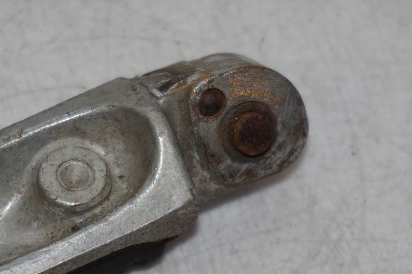 Snett uppifrån på Fotpinne från en Suzuki GSX 750 -1998 motorcykel.