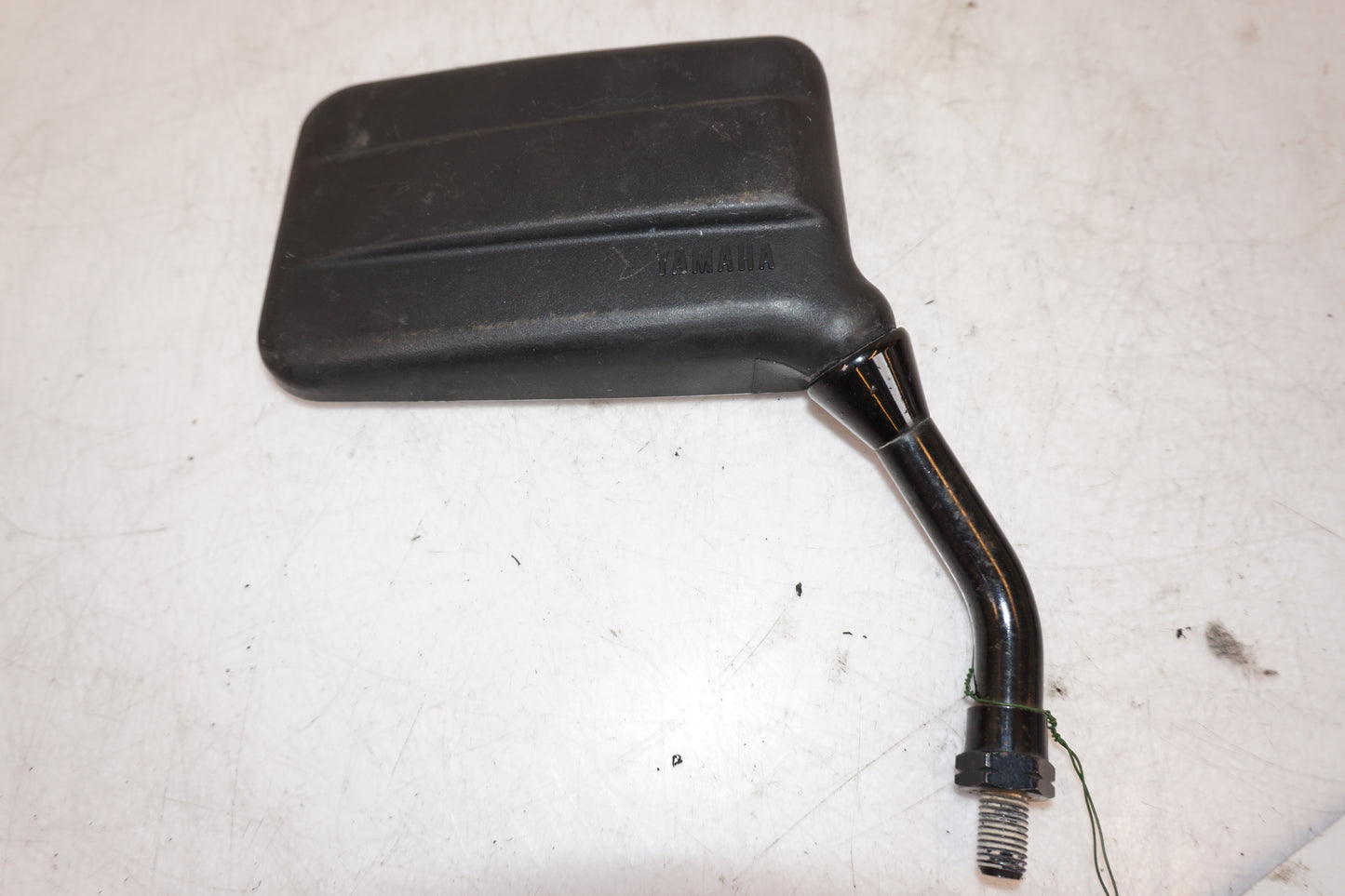 Snett nerifrån på Backspegel från en Yamaha XV1000 -1983 motorcykel.