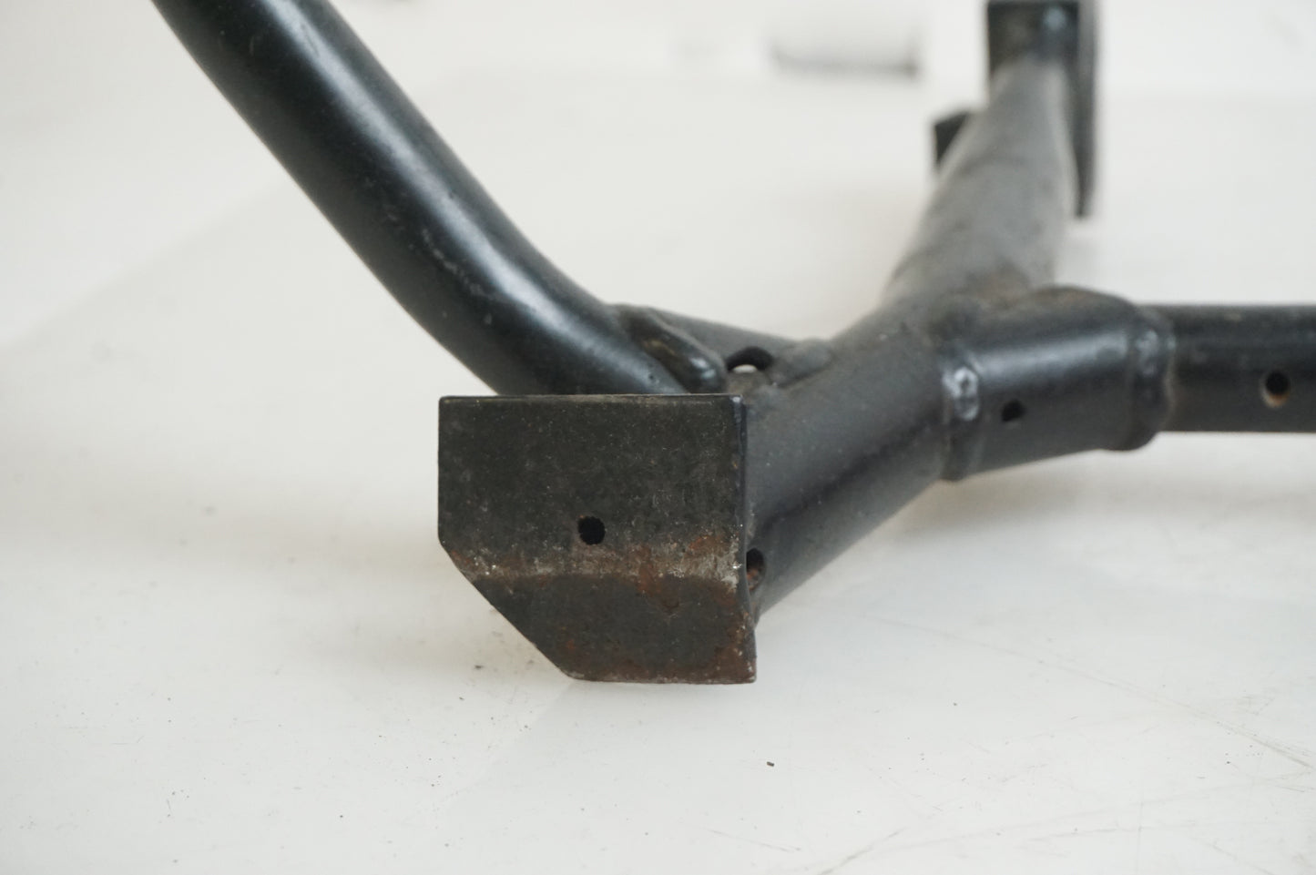 Extrabild1 pÄ Centralstöd frÄn en Triumph Sprint ST -2007 motorcykel.