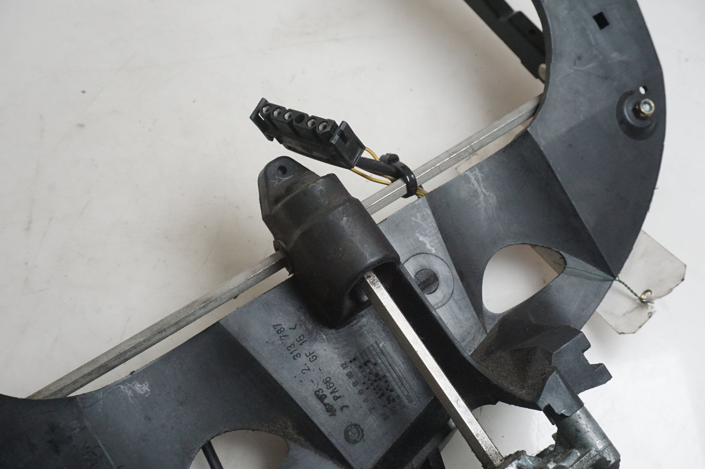 Extrabild2 på Vindrutemotor från en BMW R 1100 RT -1999 motorcykel.