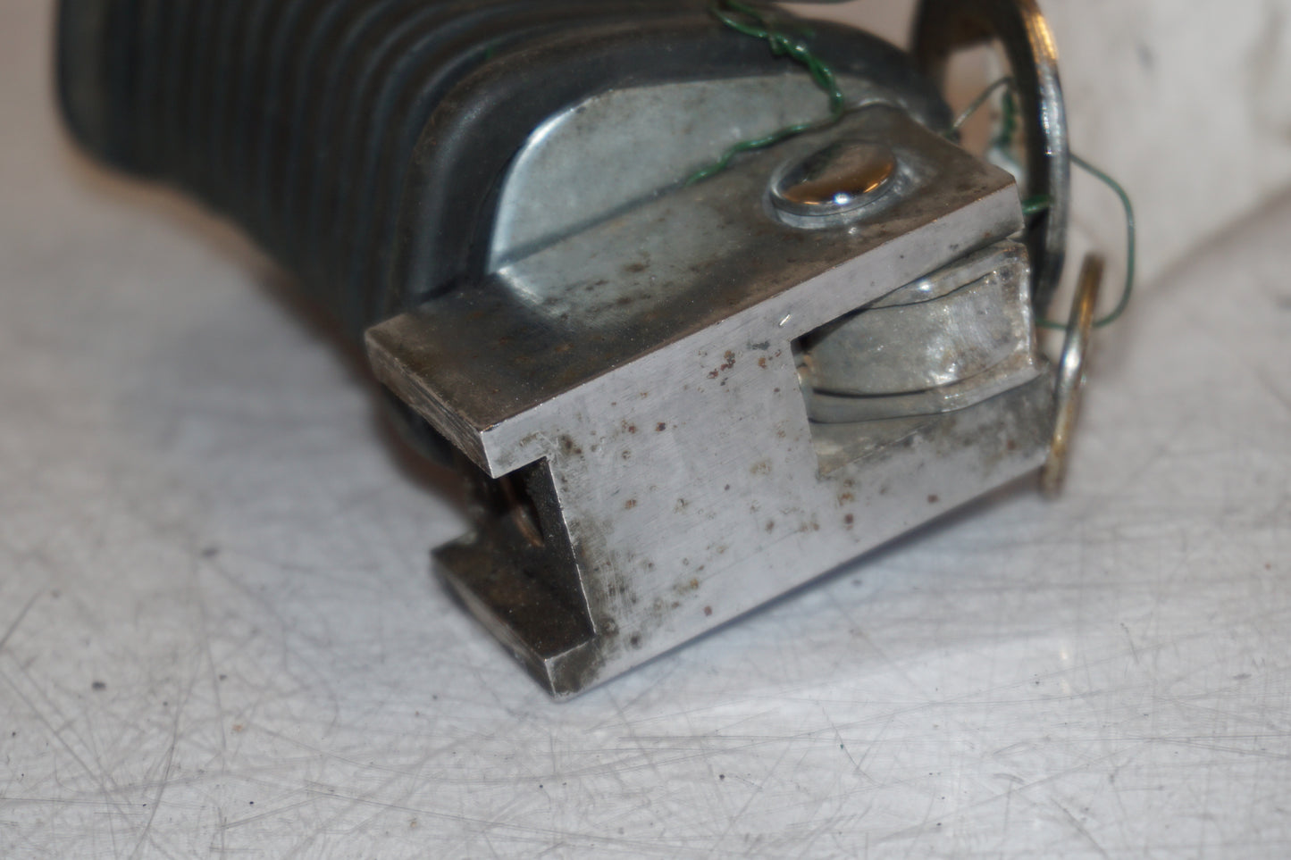 Extrabild1 på Fotpinne från en Suzuki LS 650 -1999 motorcykel.