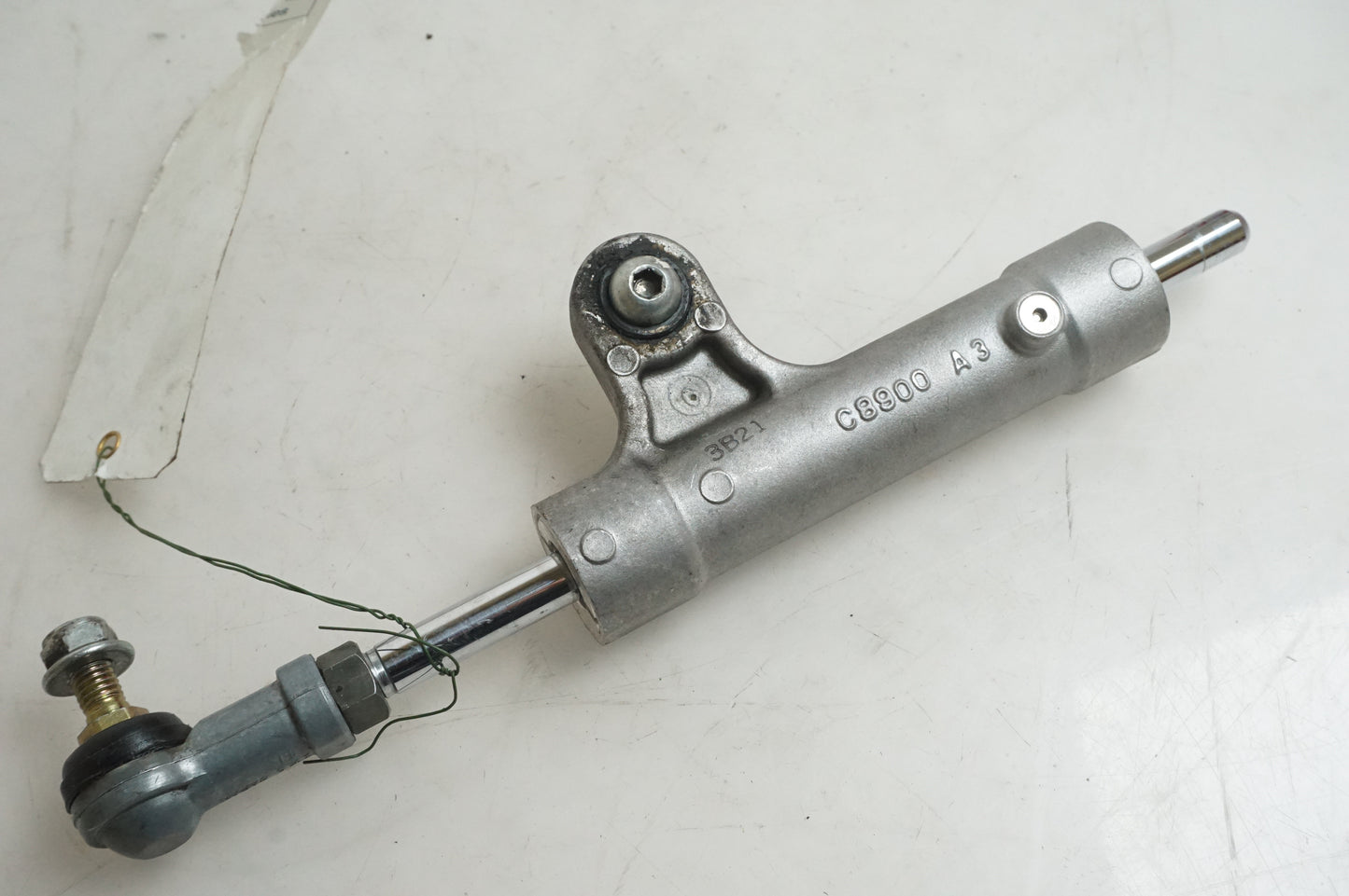 Baksidan på Styrdämpare från en Suzuki GSX-R 1000 -2003 motorcykel.