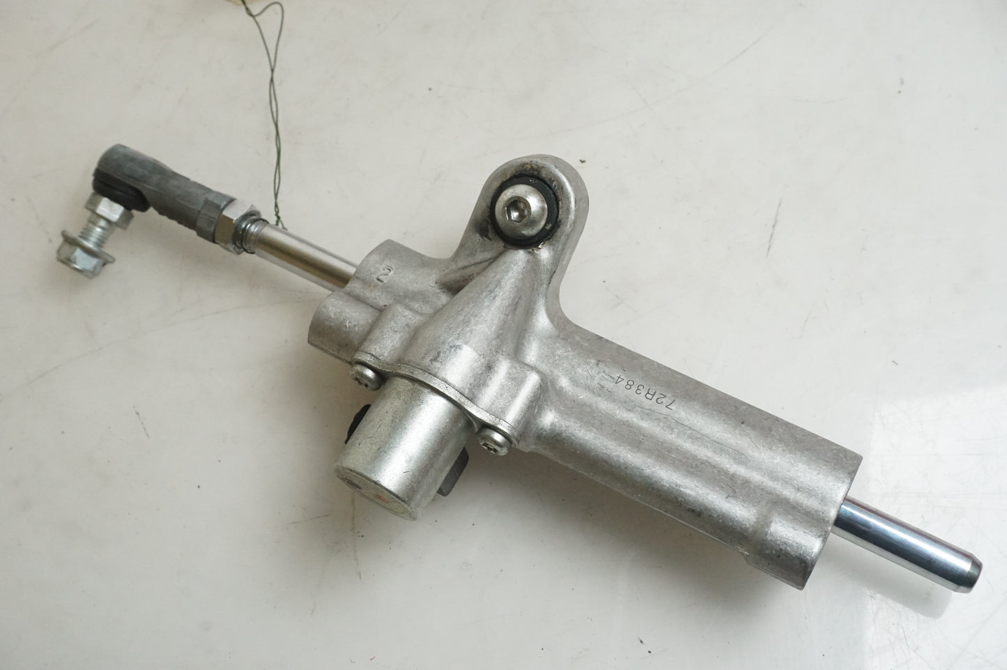 Snett uppifrÄn pÄ StyrdÀmpare frÄn en Suzuki GSX-R 1000 -2007 motorcykel.