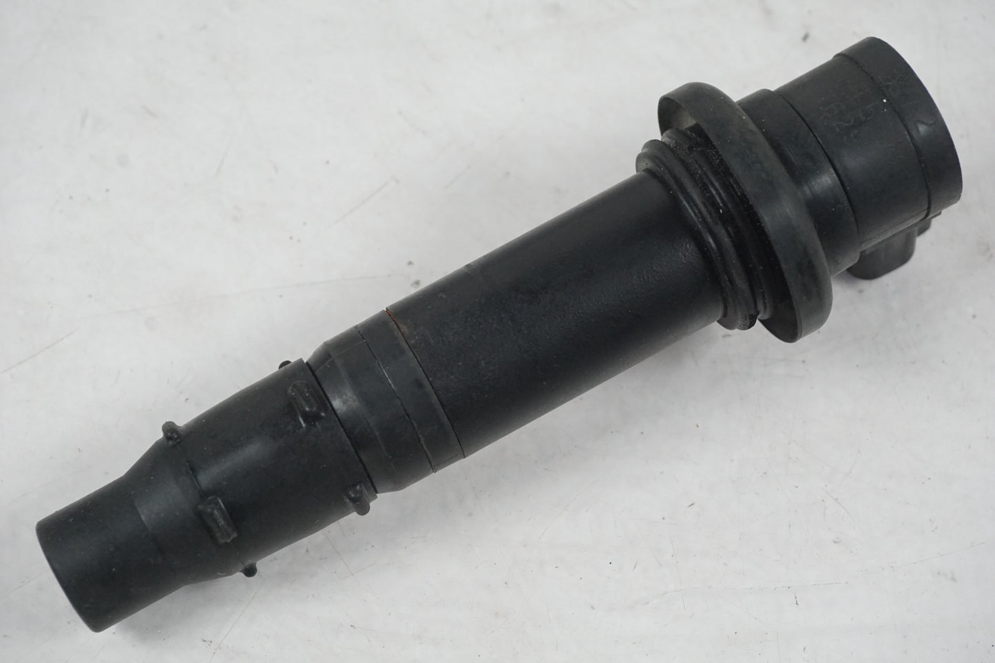 Baksidan på Tändspole från en Yamaha FZ1-SA -2008 motorcykel.