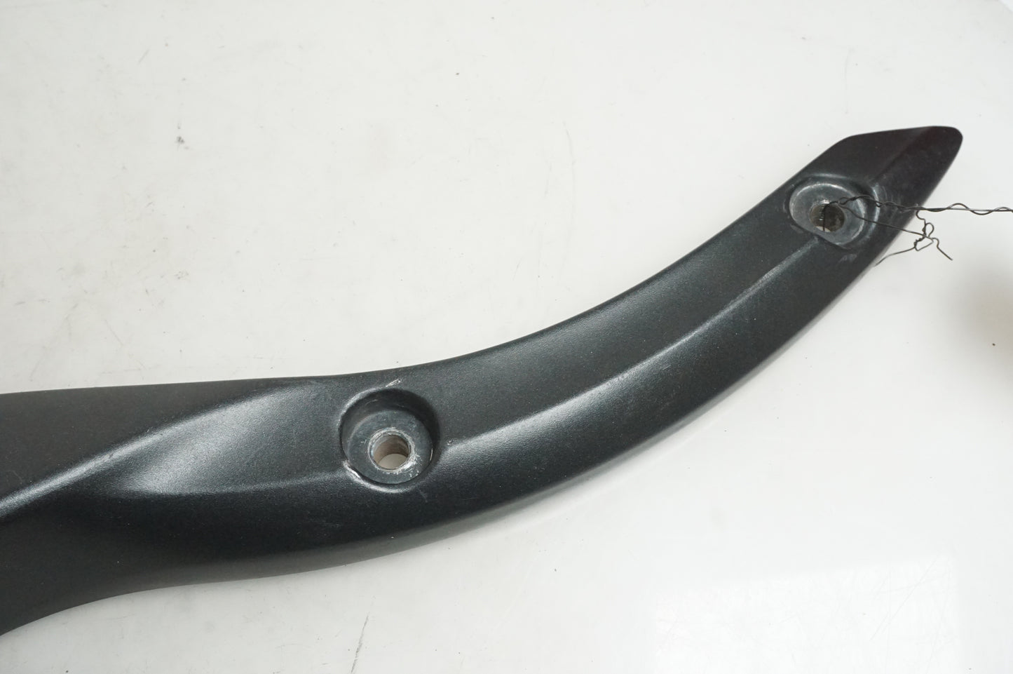 Höger sida på Bakskärmstag från en Yamaha XV 1700 -2003 motorcykel.