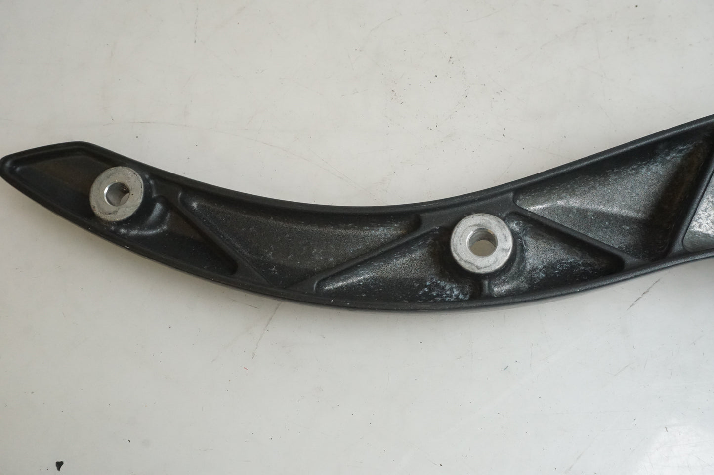 Snett uppifrån på Bakskärmstag från en Yamaha XV 1700 -2003 motorcykel.