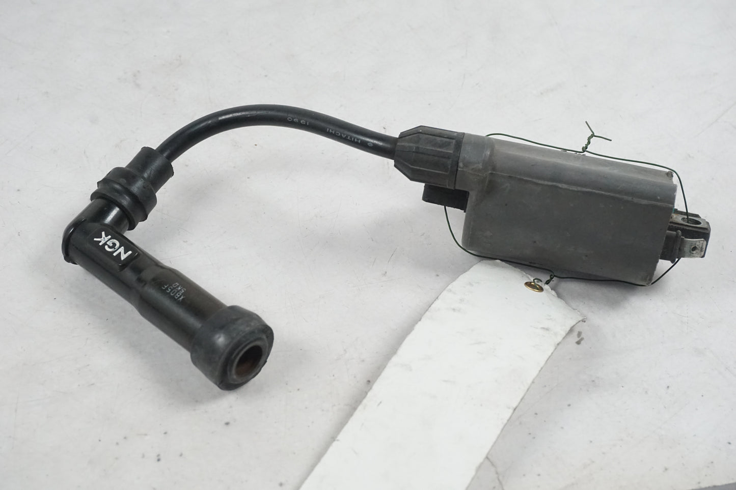 Vänster sida på Tändspole från en Kawasaki GPZ 500 -1991 motorcykel.