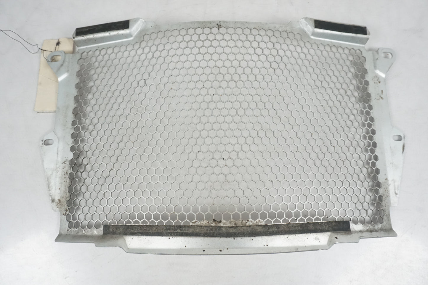 Höger sida på Vattenkylgaller från en Triumph Tiger -2012 motorcykel.