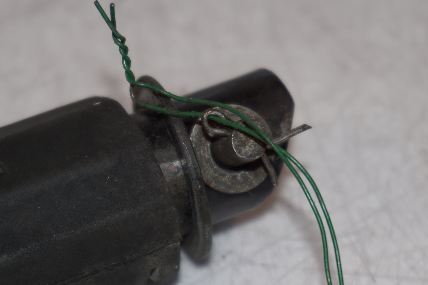 Snett nerifrån på Fotpinne från en Honda CB 750 SF -1993 motorcykel.