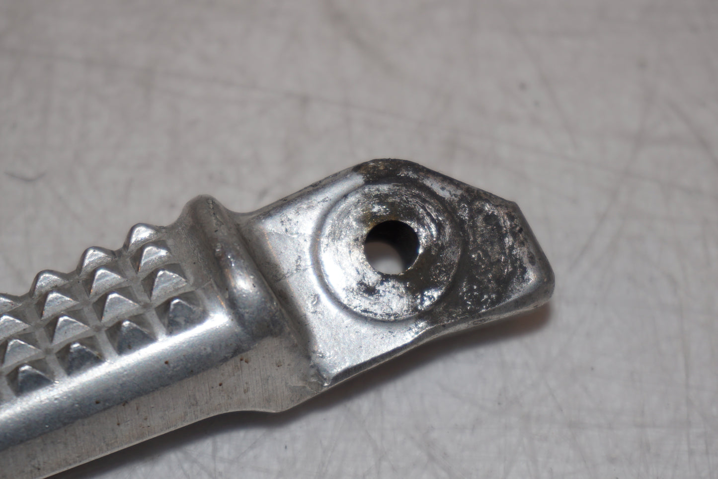 Snett nerifrÄn pÄ Fotpinne frÄn en Honda CB 1300 F -2004 motorcykel.