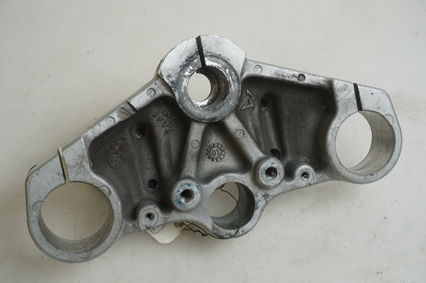 Snett uppifrån på Gaffelkrona från en BMW F 650 CS -2002 motorcykel.