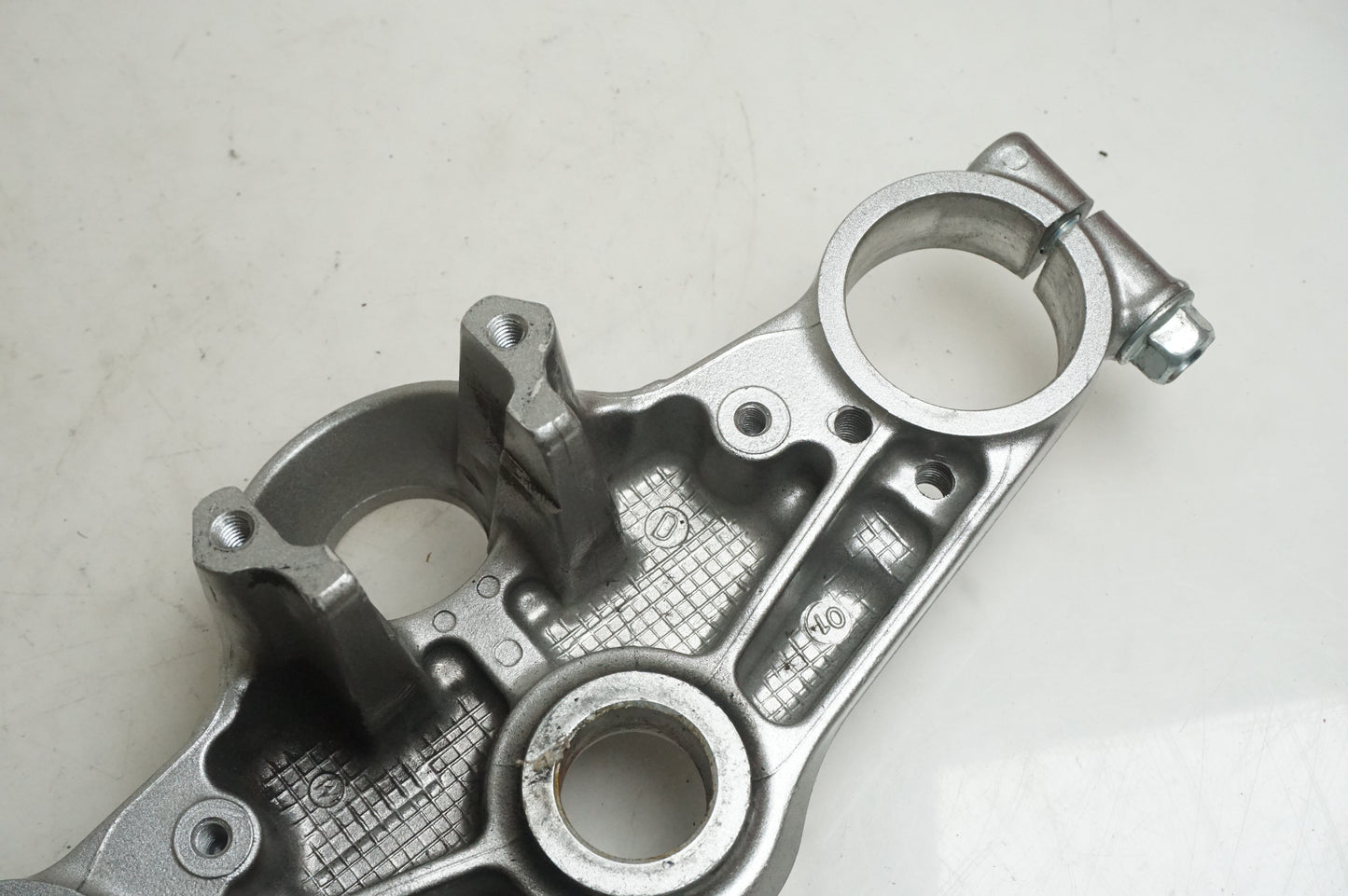 Snett uppifrån på Gaffelkrona från en Kawasaki ZZR 1200 -2002 motorcykel.