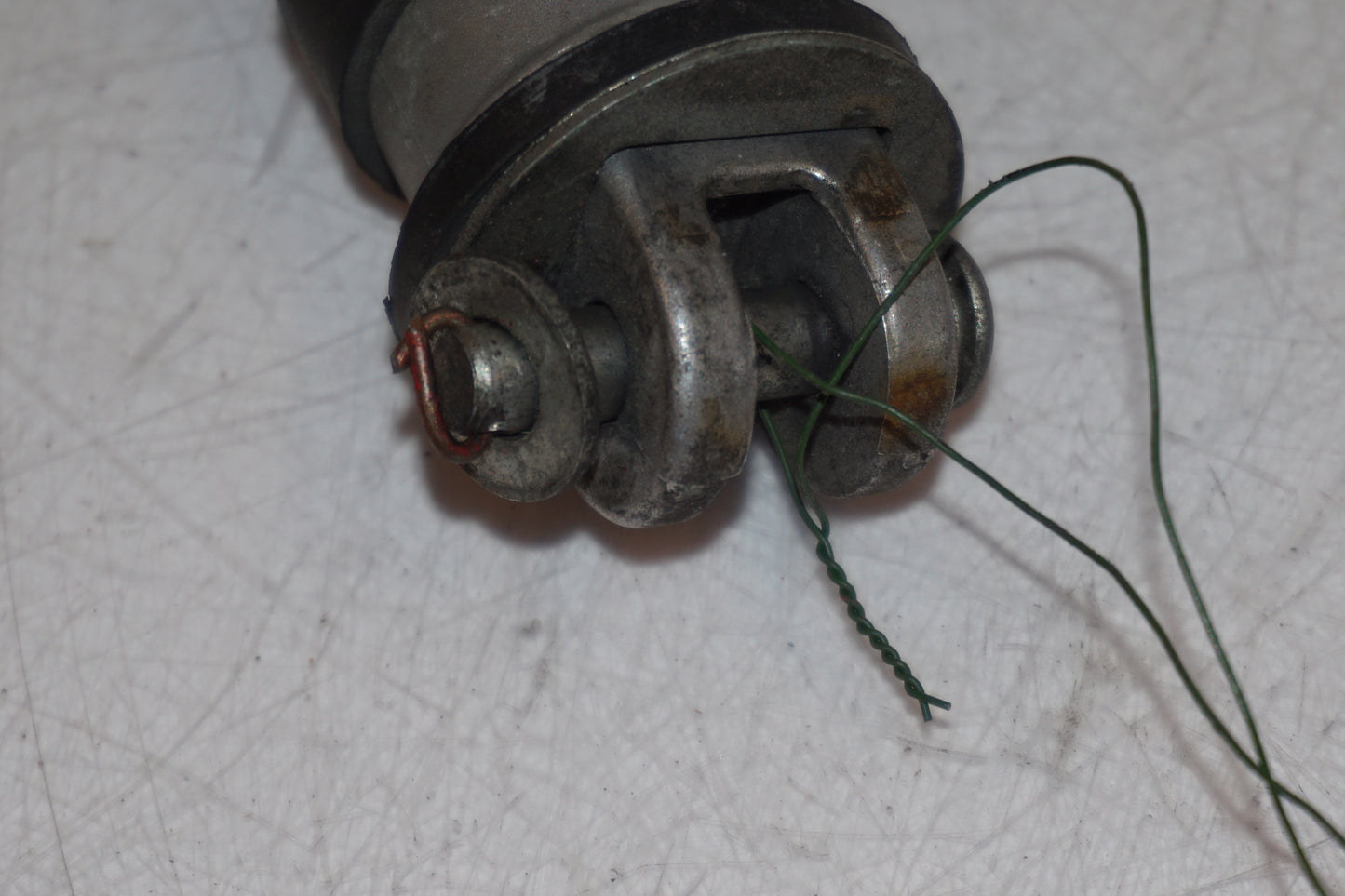 Snett nerifrån på Fotpinne från en Honda VT 1100 C -2000 motorcykel.