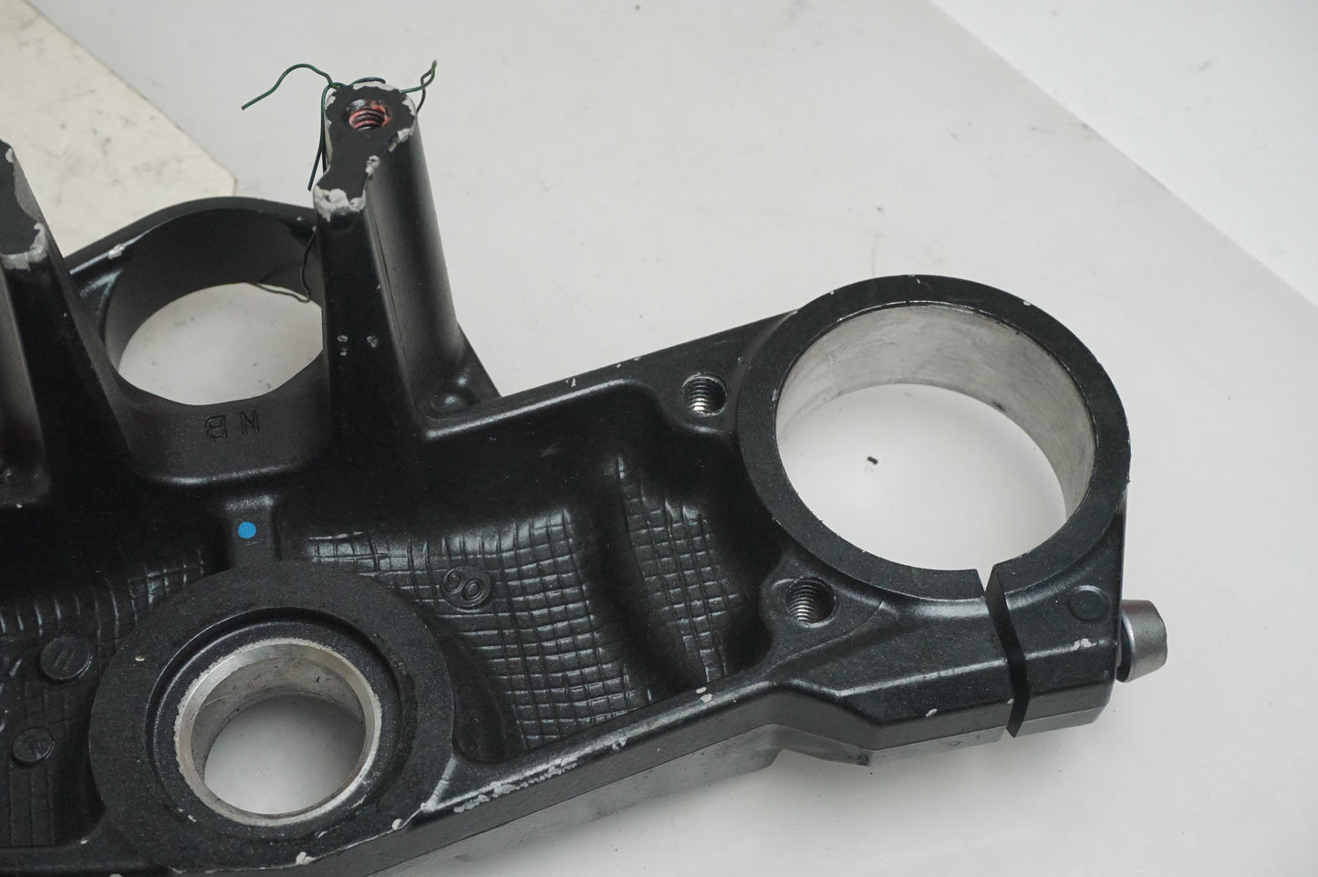 Snett uppifrån på Gaffelkrona från en Kawasaki ZZ-R 1400 -2007 motorcykel.