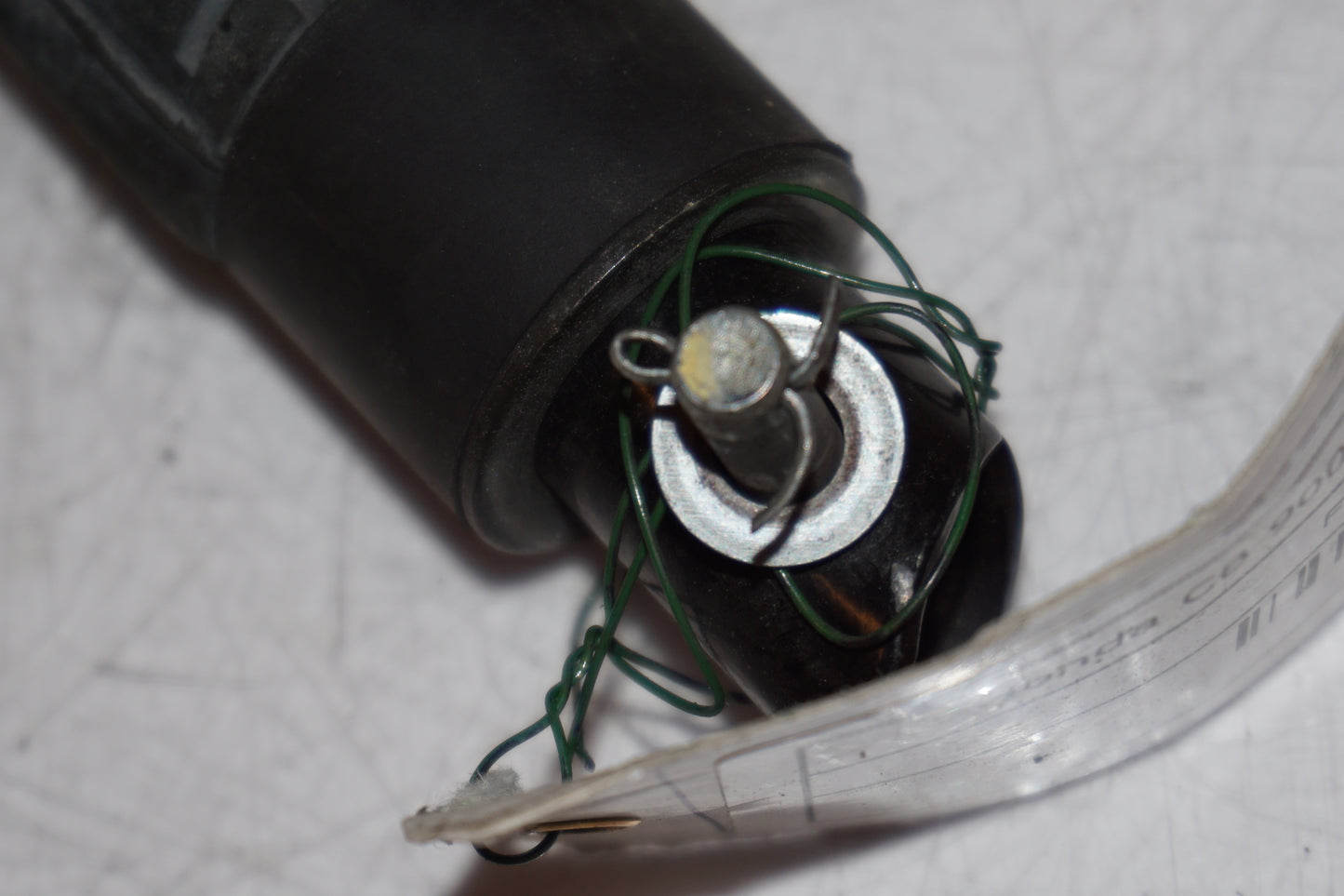 Snett nerifrån på Fotpinne från en Honda CB 900 F Hornet -2002 motorcykel.