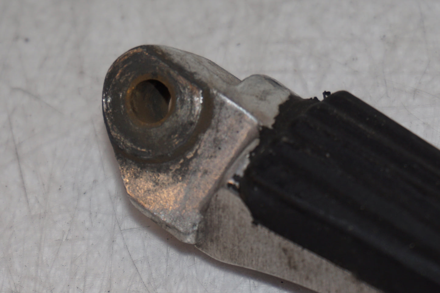 Extrabild1 på Fotpinne från en Suzuki GSX 1300 R -2000 motorcykel.