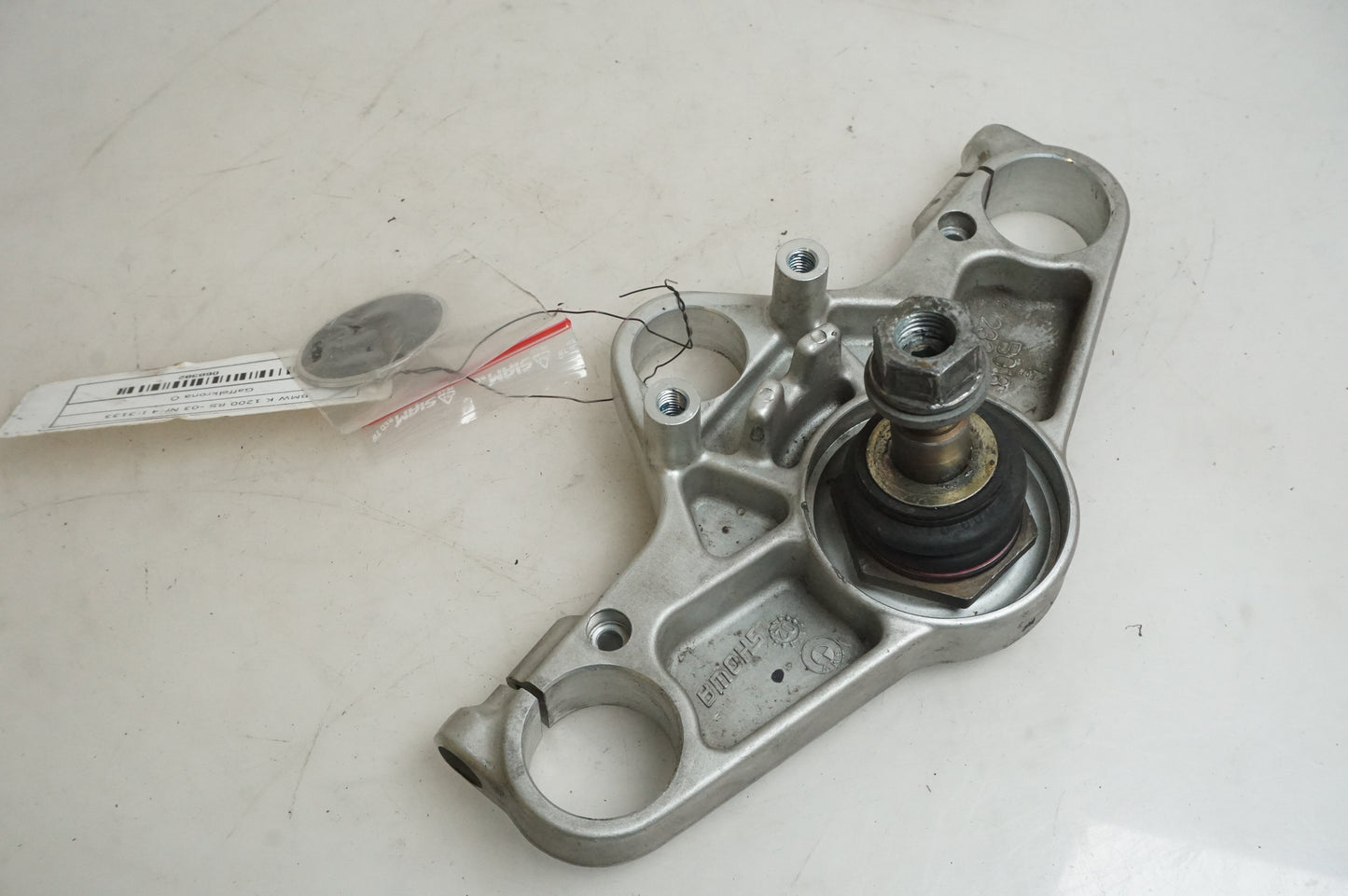 Vänster sida på Gaffelkrona från en BMW K 1200 RS -2003 motorcykel.