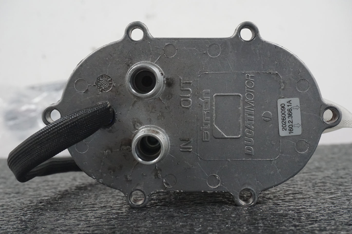 Höger sida på Bensinpump insprut från en Ducati Streetfighter 1098 -2010 motorcykel.