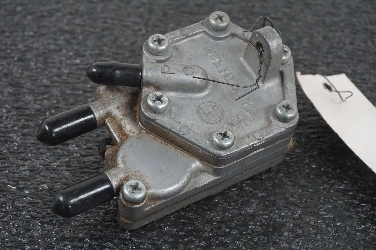 Höger sida på Bensinpump förgasare från en Yamaha XTZ 750 -1995 motorcykel.