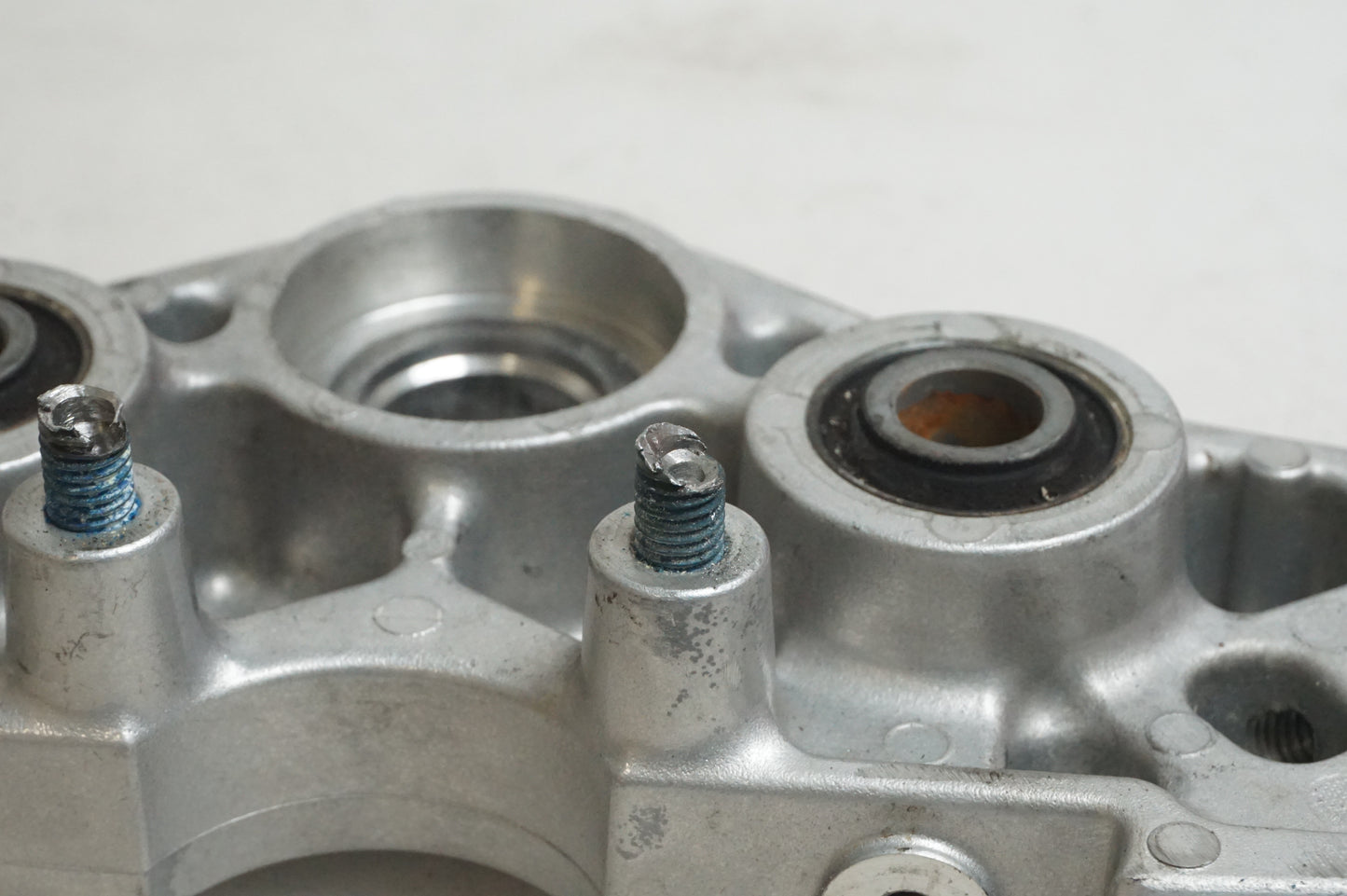 Snett uppifrån på Gaffelkrona från en Yamaha XVS 1300 -2008 motorcykel.