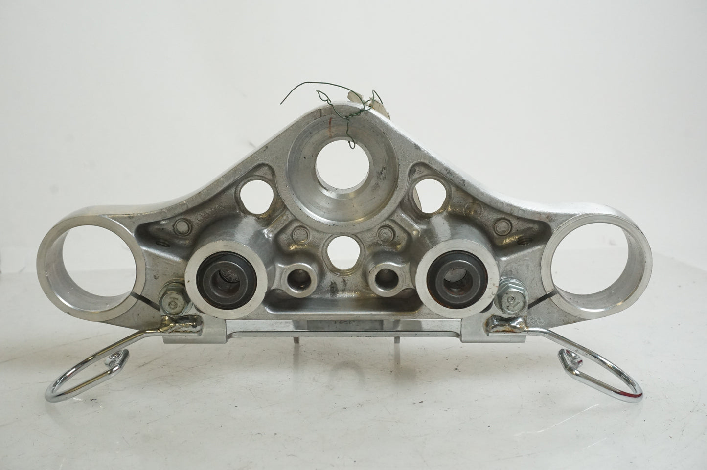 Vänster sida på Gaffelkrona från en Honda VT 1100 C -2000 motorcykel.