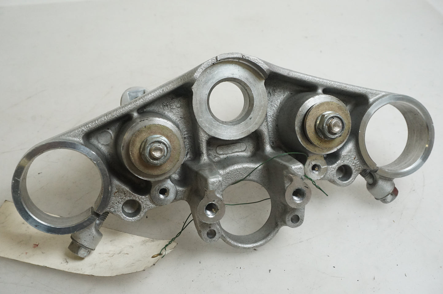 Snett uppifrån på Gaffelkrona från en Honda CB 1300 F -2003 motorcykel.