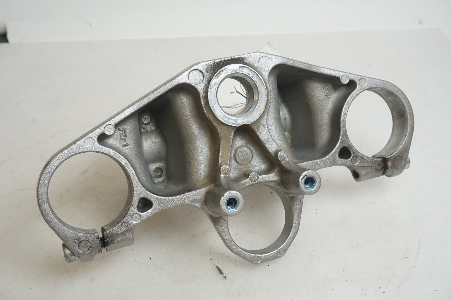 Snett uppifrån på Gaffelkrona från en Yamaha XT 1200 Z -2011 motorcykel.