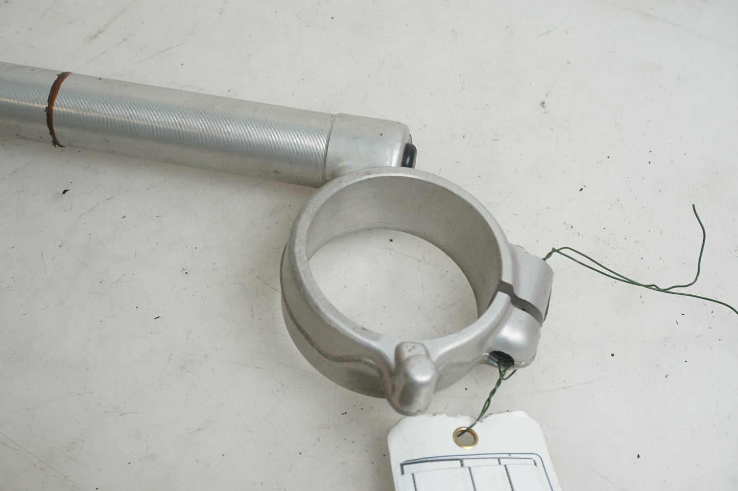 Höger sida på Styre från en Suzuki GSX-R 750 -2009 motorcykel.