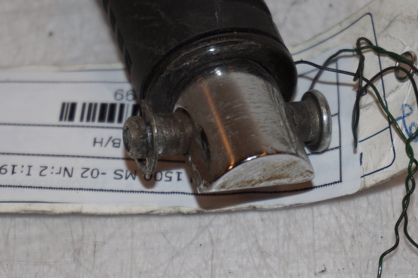 Snett nerifrån på Fotpinne från en Kawasaki VN 1500 Mean Streak -2002 motorcykel.