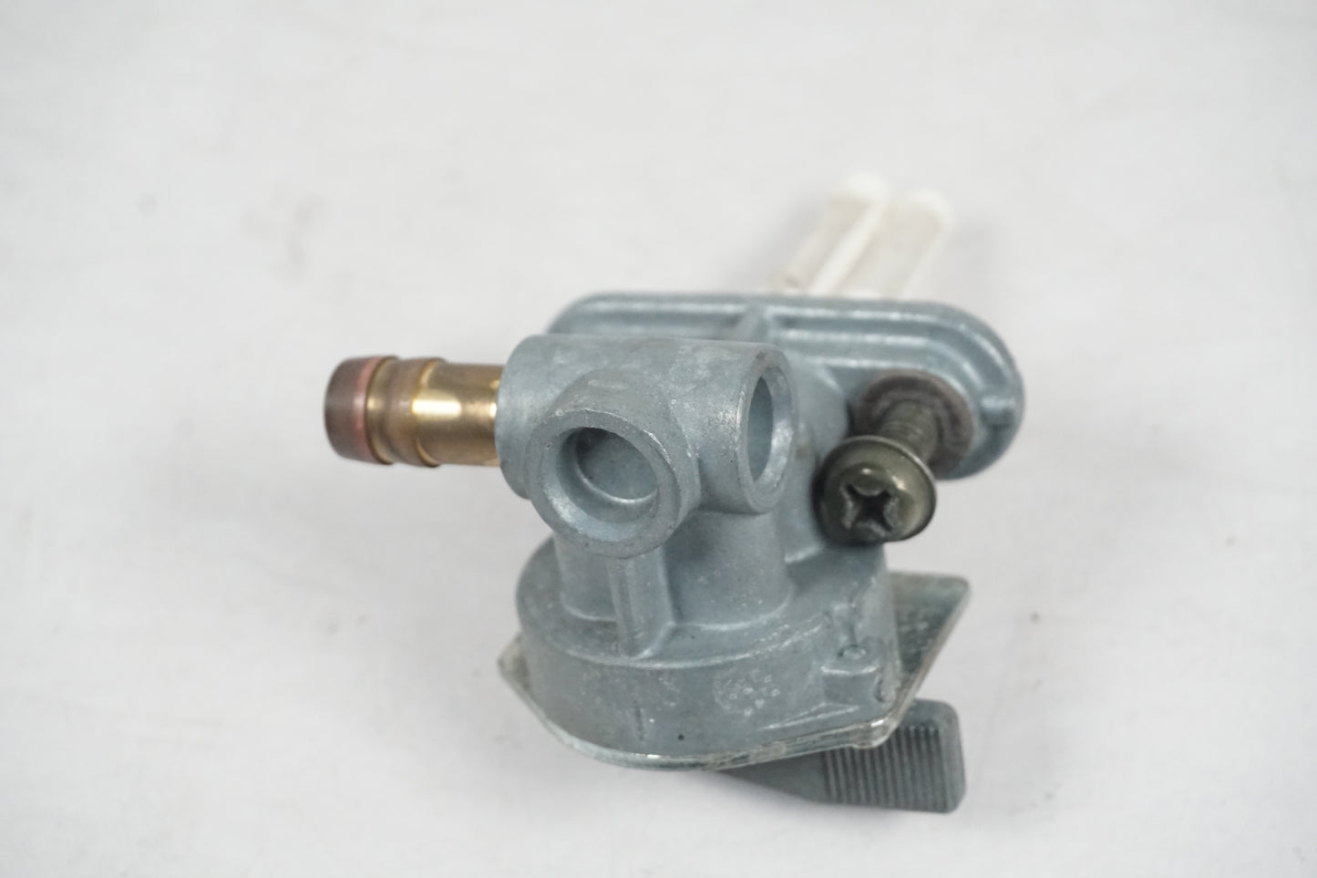 Höger sida på Bensinkran från en Yamaha YZF R6 -2001 motorcykel.