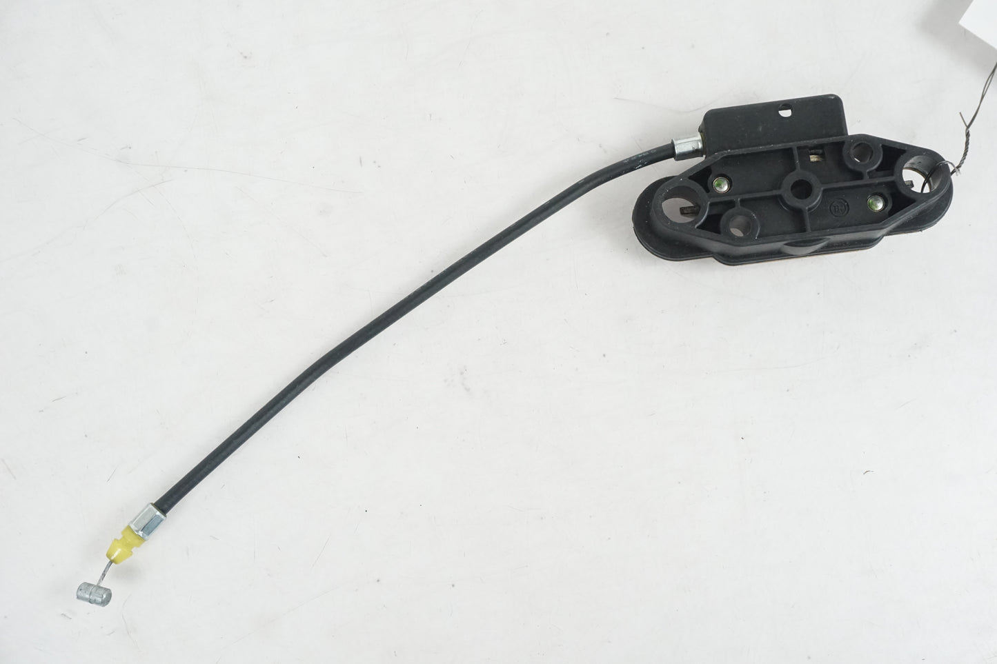 Baksidan på Sadellåsmekanism från en Suzuki SV 650 -2004 motorcykel.