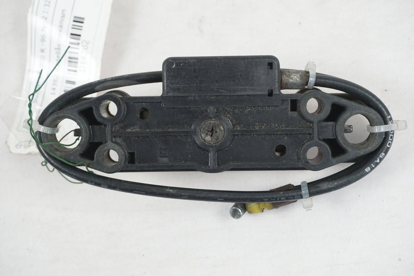 Höger sida på Sadellåsmekanism från en Suzuki RF 900 R -1996 motorcykel.