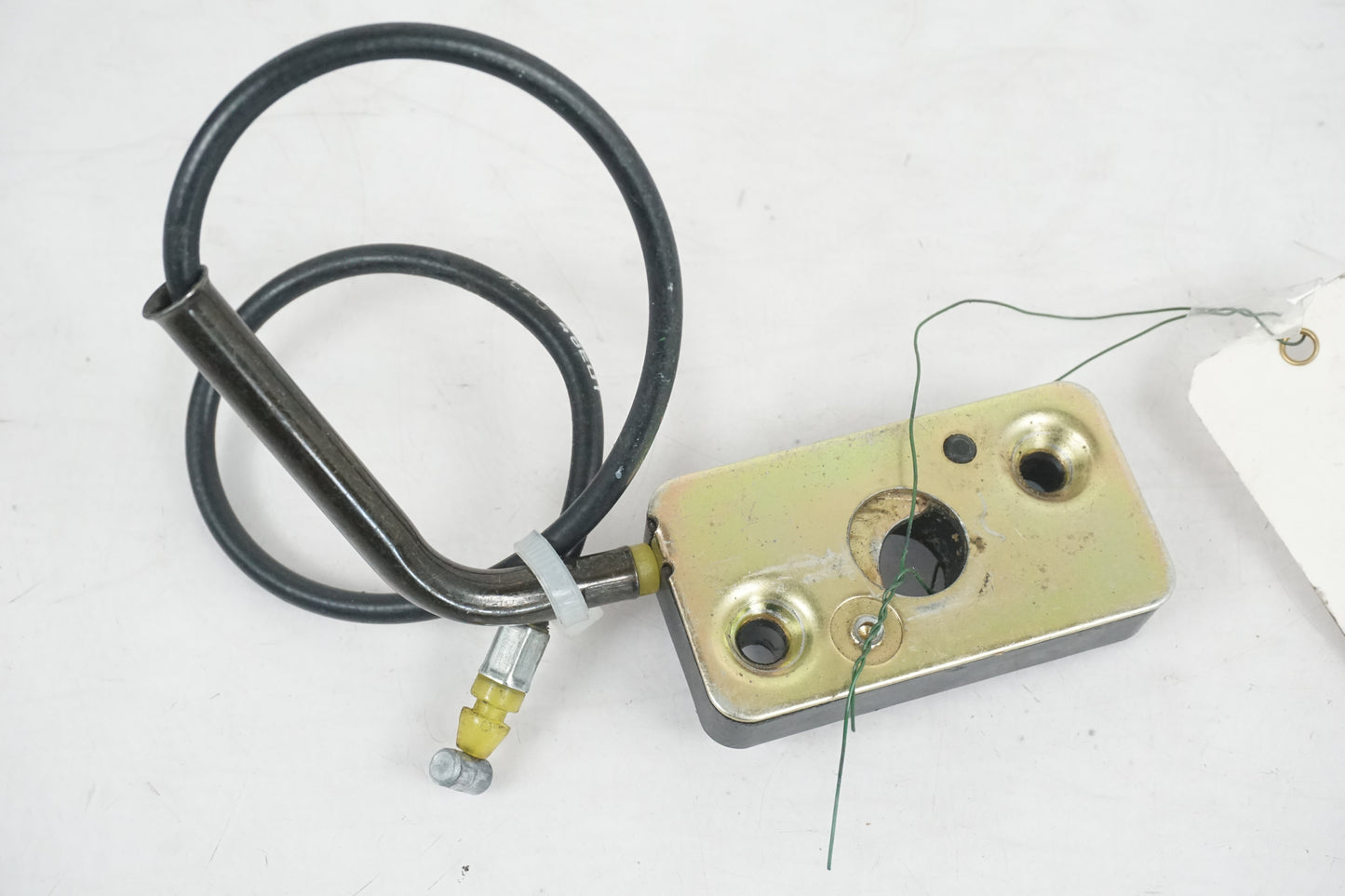 Baksidan pÄ SadellÄsmekanism frÄn en Suzuki VZ 800 -1997 motorcykel.