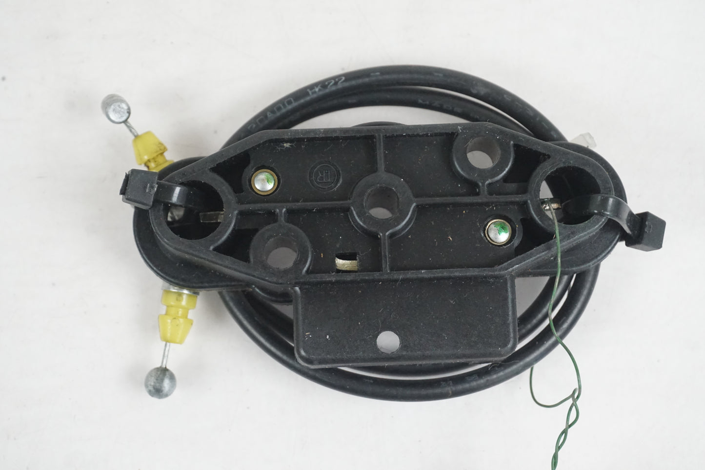 Baksidan på Sadellåsmekanism från en Suzuki GSF 1200 -2002 motorcykel.