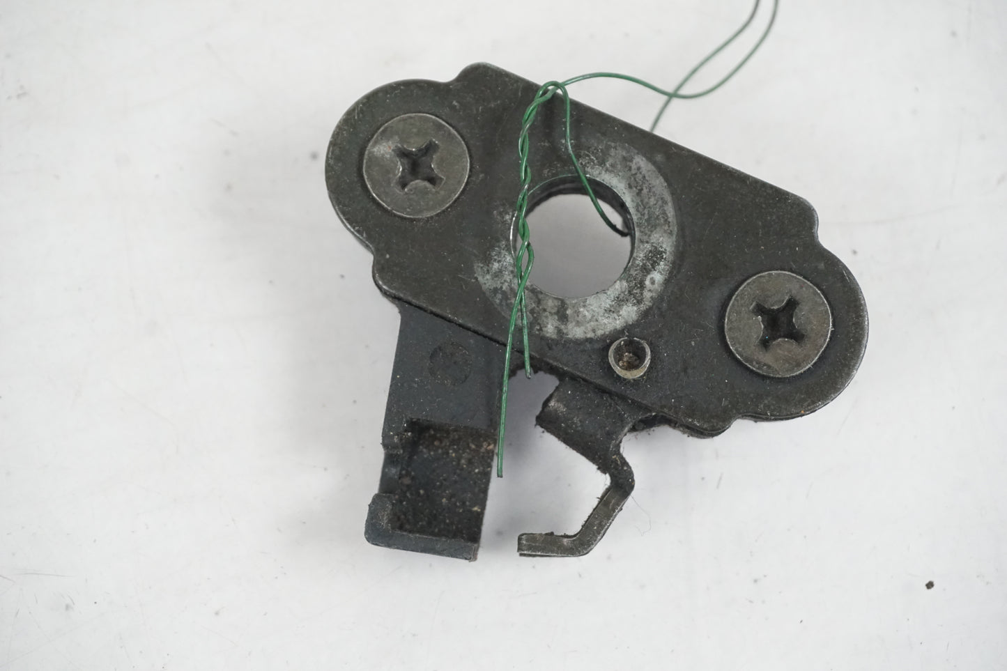 Baksidan pÄ SadellÄsmekanism frÄn en Suzuki GSX-R 750 -1988 motorcykel.