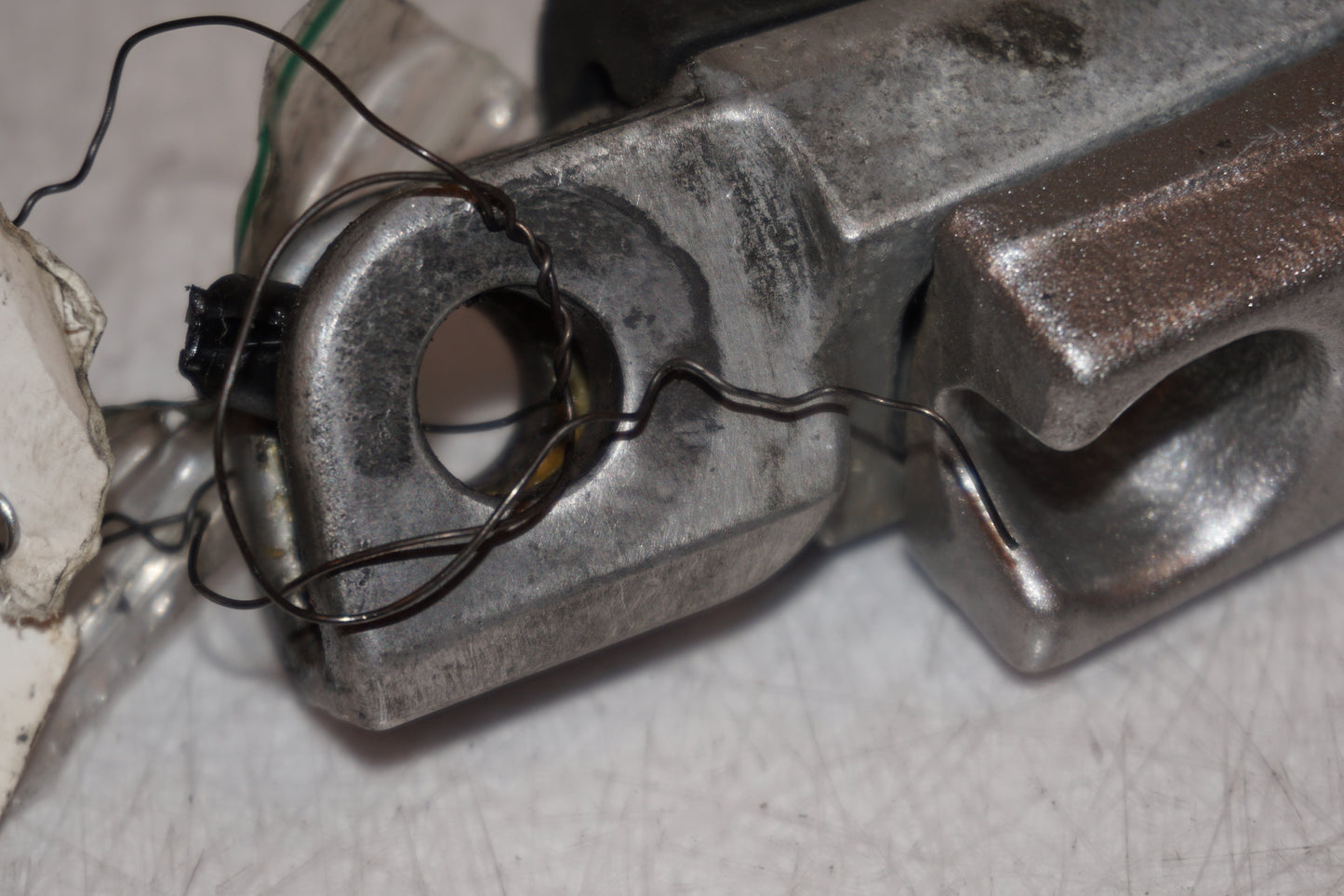 Extrabild2 på <p>Fotpinne höger fram från Kawasaki Z 900 2017.</p>
<p>Okej skick.</p> motorcykel.