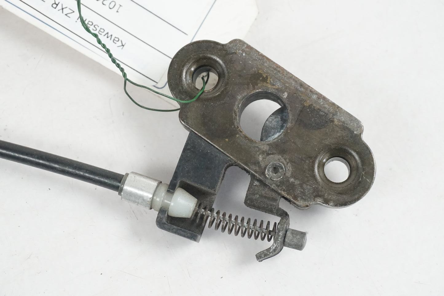 Höger sida på Sadellåsmekanism från en Kawasaki ZXR 750 -1993 motorcykel.