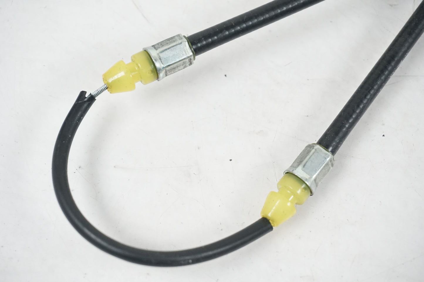 Snett uppifrån på Sadellåsmekanism från en Kawasaki Z 750 -2008 motorcykel.