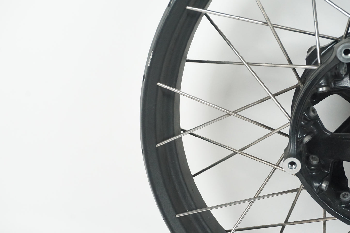 Extrabild6 på Fälg från en BMW R 1200 GSA -2018 motorcykel.