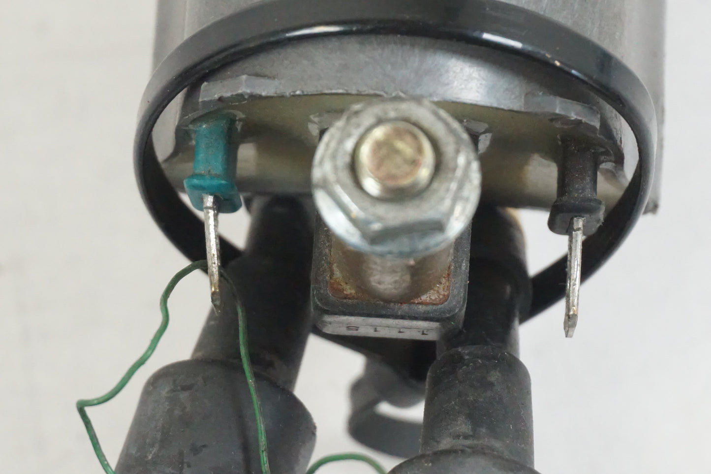 Vänster sida på Tändspole från en Kawasaki ZR-7 -2002 motorcykel.