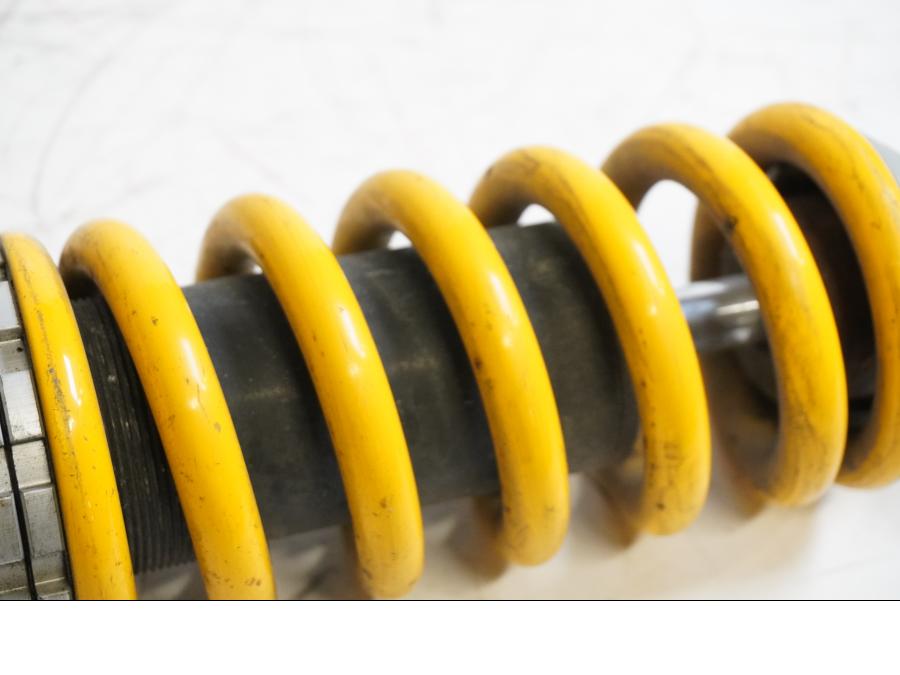 Vänster sida på Stötdämpare från en Yamaha BT 1100 -2002 motorcykel.