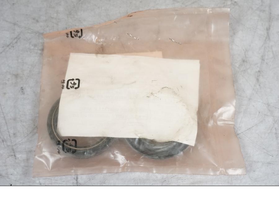 Vänster sida på Gaffelben från en Honda VT 750 C4 Shadow -2004 motorcykel.