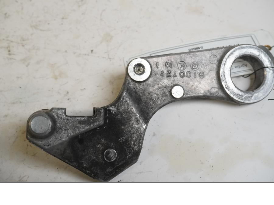 Baksidan på Bromsoksfäste från en Aprilia SXV 550 -2007 motorcykel.