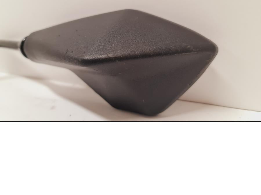 Vänster sida på Backspegel från en Kawasaki Z 900 -2019 motorcykel.